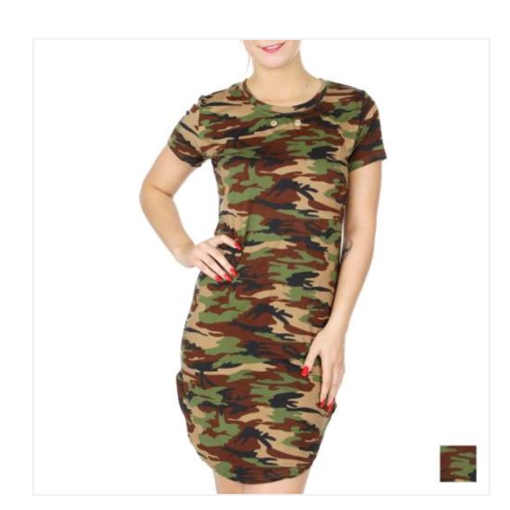 Short stretch sleeve camouflage tunic. Large.
